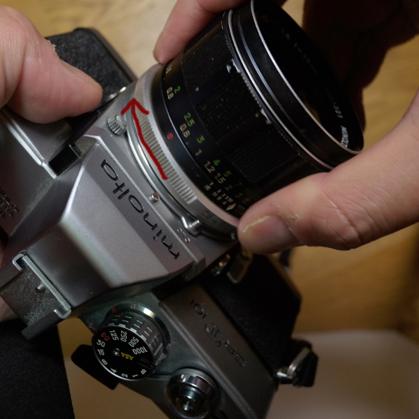ミノルタ SRT-101 使い方ガイド フィルムの装填から露出計まで – はじめてのフィルムカメラガイド